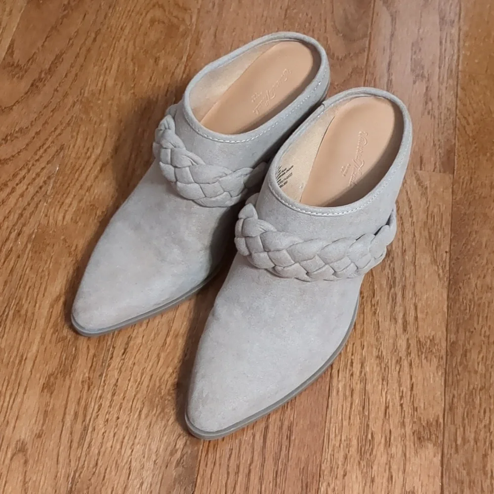 Universal Thread Booties - Picture 7 of 7